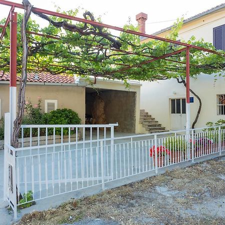 Holiday Home Urlovic Груда Экстерьер фото