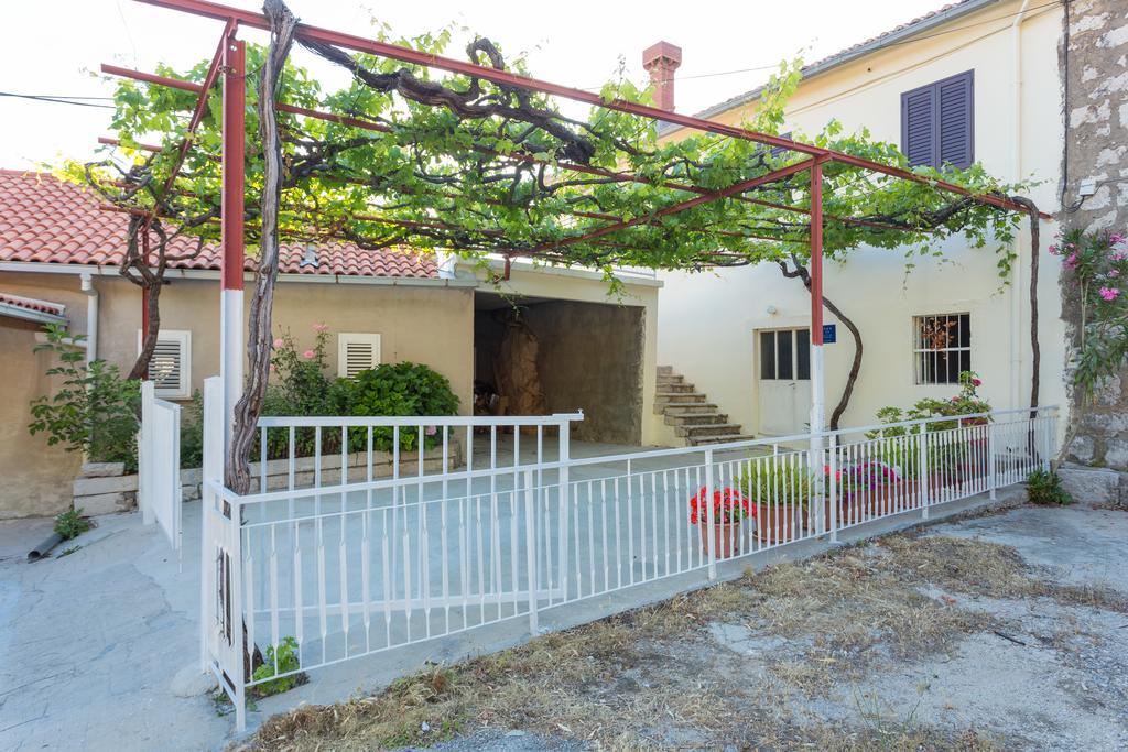 Holiday Home Urlovic Груда Экстерьер фото