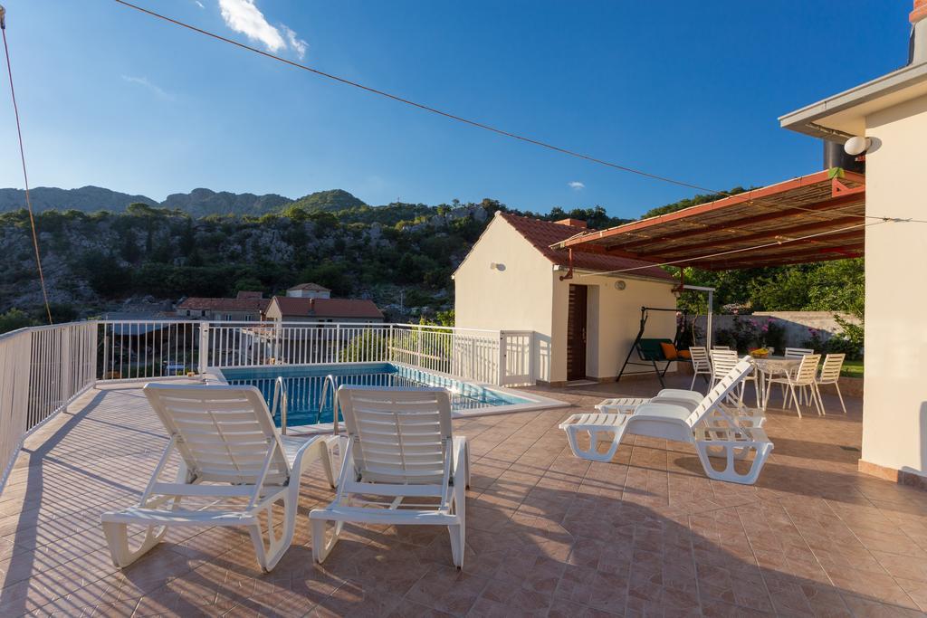 Holiday Home Urlovic Груда Экстерьер фото