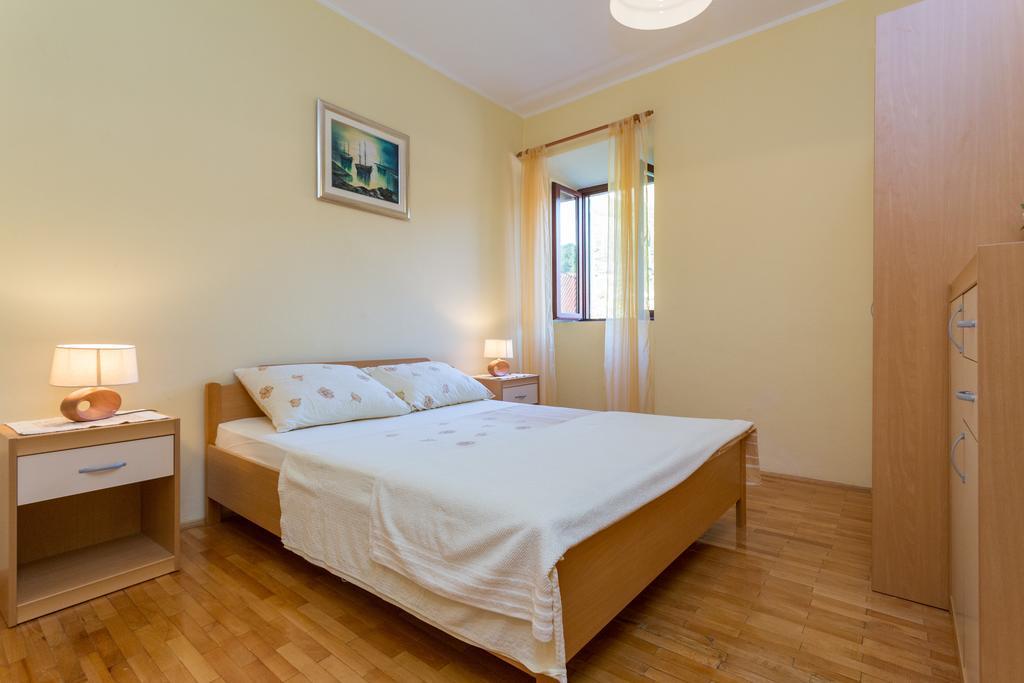 Holiday Home Urlovic Груда Экстерьер фото