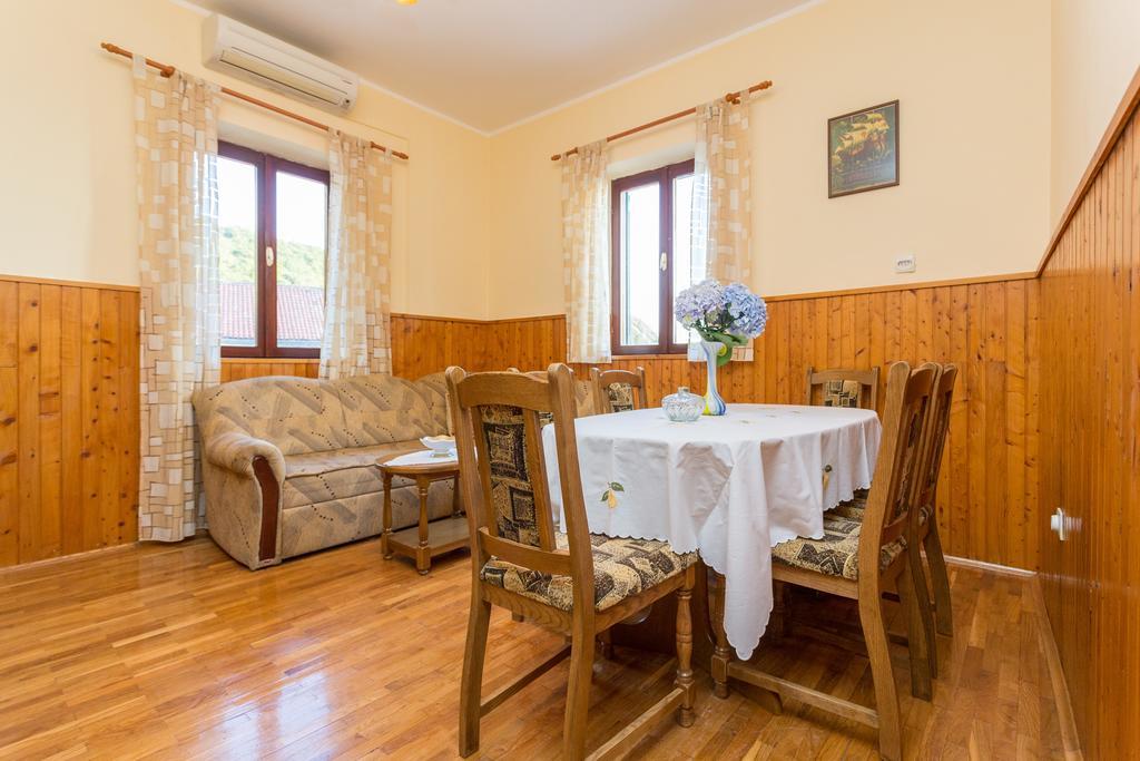 Holiday Home Urlovic Груда Экстерьер фото