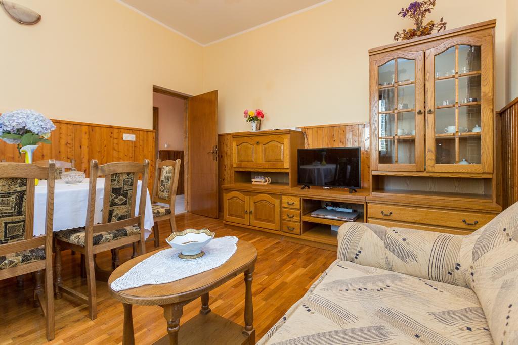 Holiday Home Urlovic Груда Экстерьер фото
