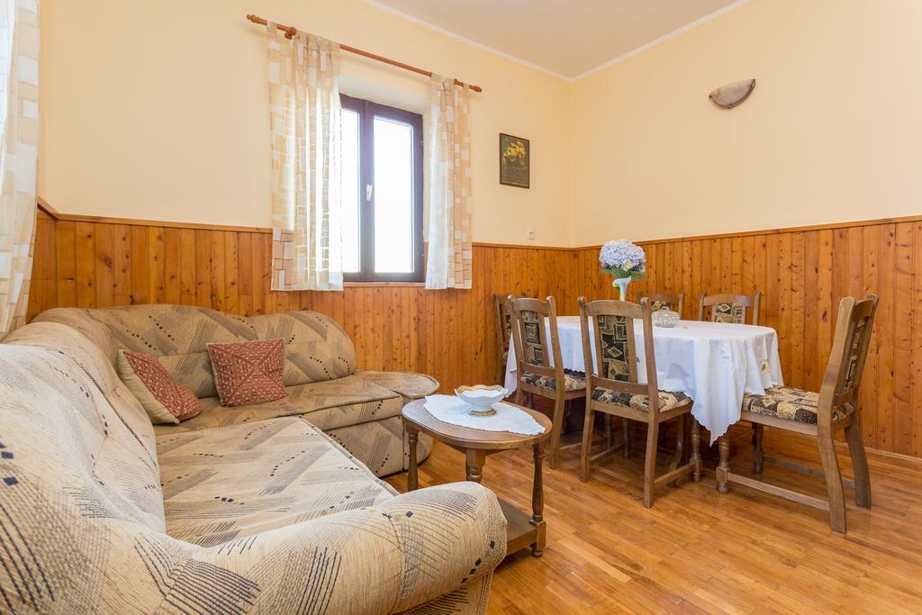 Holiday Home Urlovic Груда Экстерьер фото